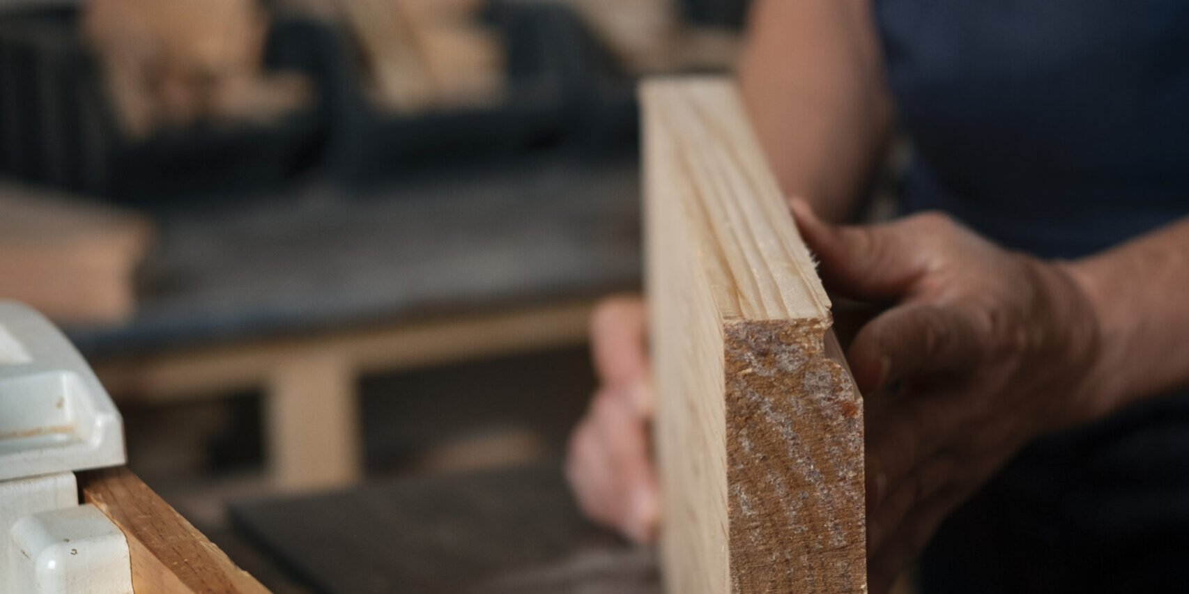 carpintero para pisos de alto standing en Valencia-azul