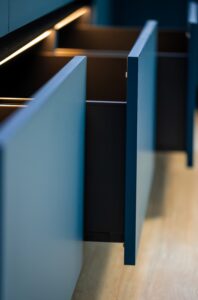 Carpintería a medida para pisos de alto standing en Valencia con diseño premium - cocina